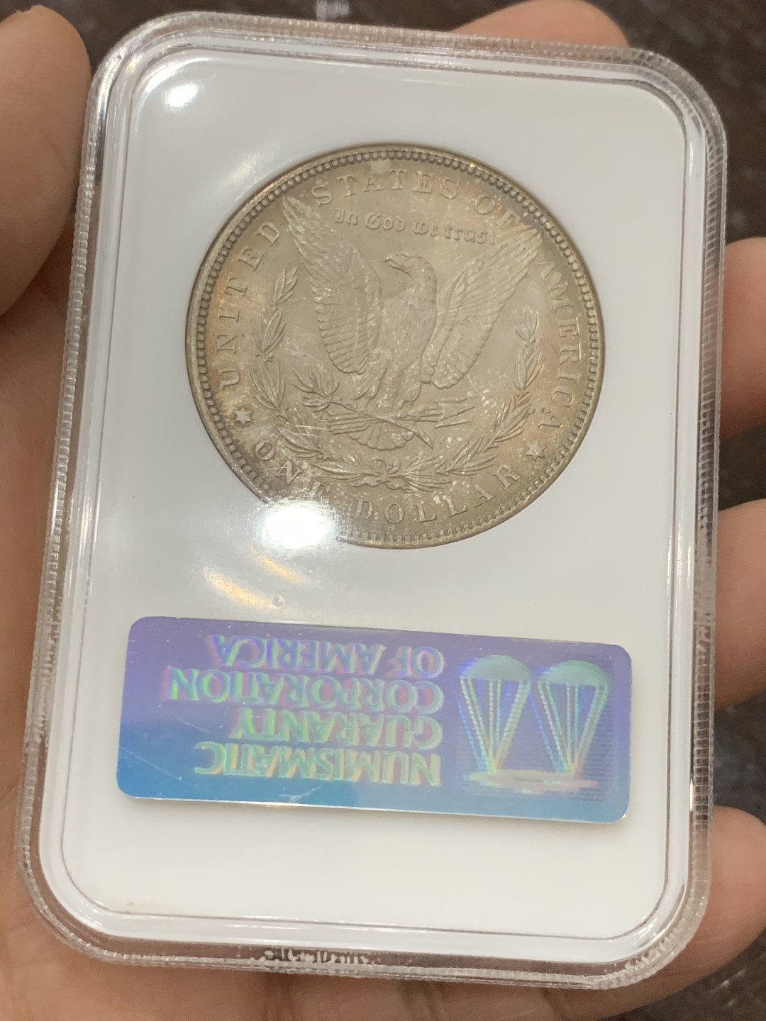 《竞宝斋》第121场-周日，周一 ，2场连拍（全场包邮） NGC MS64 美国 1896年 摩根 银币 双面深彩包浆 小白盒保存的这么好 难得