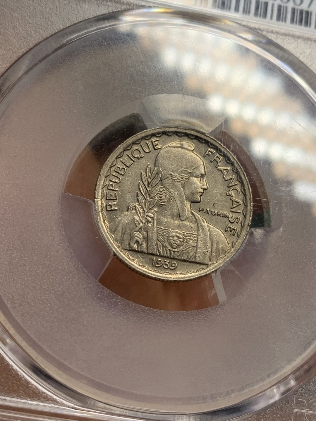 《竞宝斋》第121场-周日，周一 ，2场连拍（全场包邮） NGC AU58法属印度支那1939年10分 背面左上角有一小磕