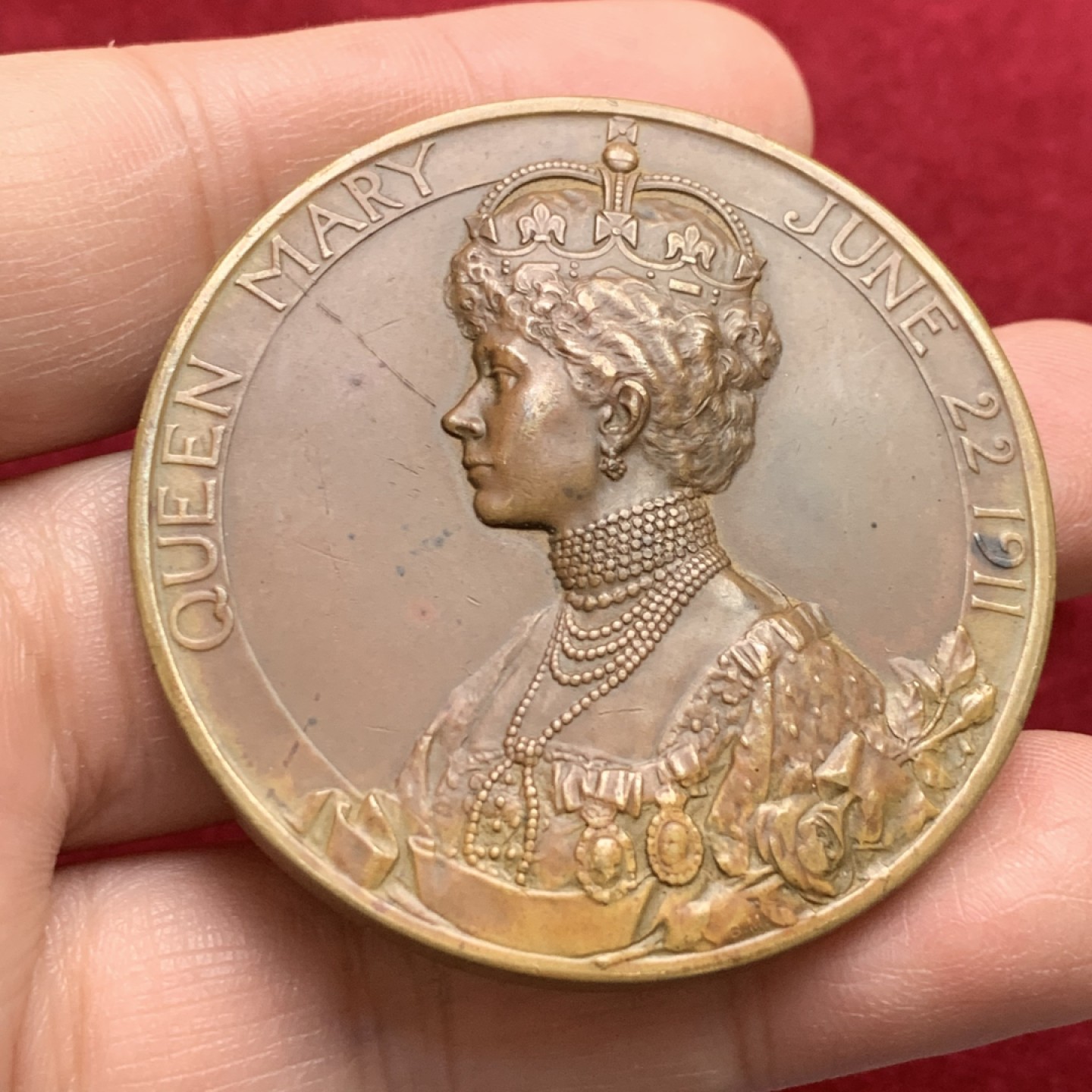 《竞宝斋》第121场-周日，周一 ，2场连拍（全场包邮） 1911年英国乔治五世登基纪念铜章，直径51mm，重量78g，同一系列中发行量最少的，高浮雕