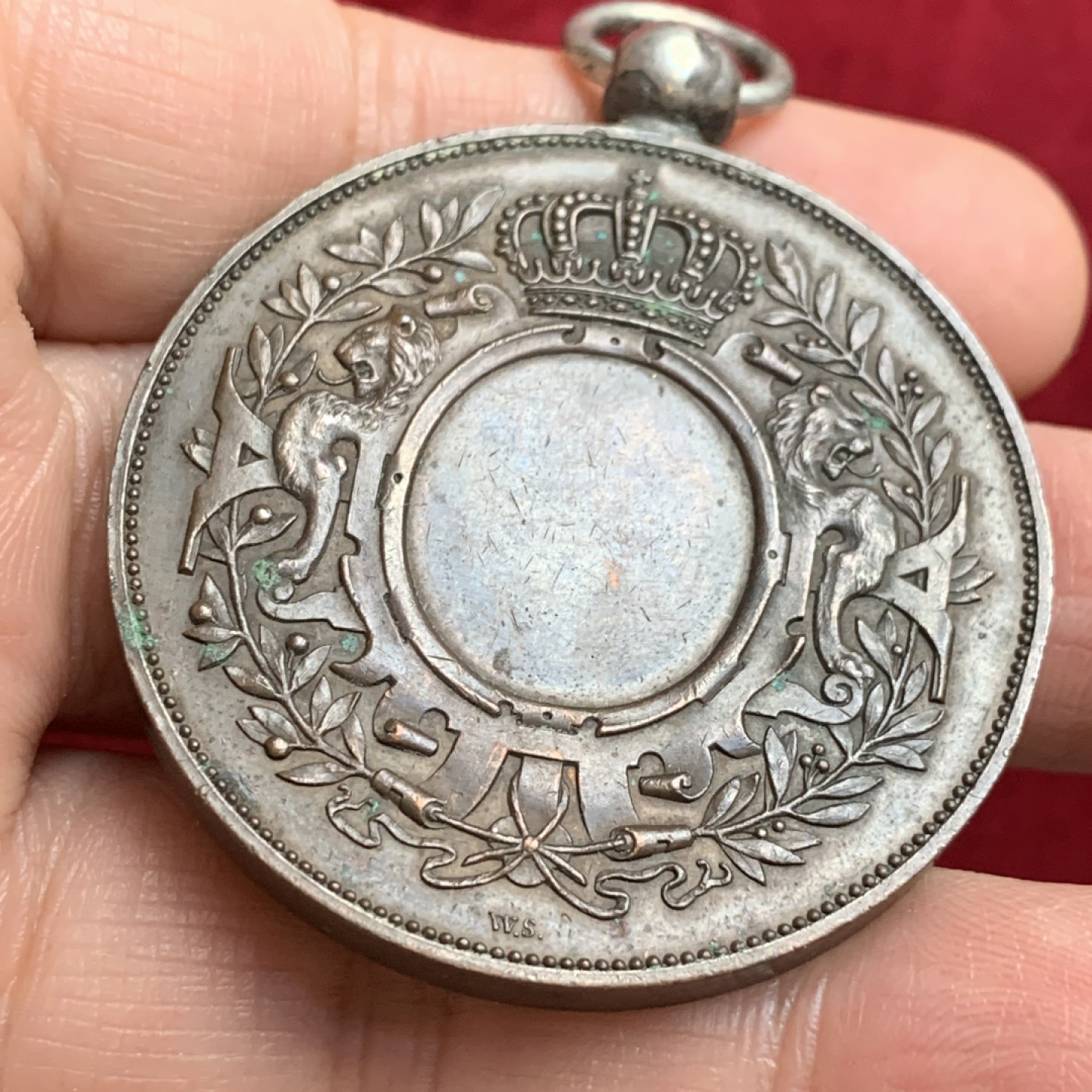 《竞宝斋》第121场-周日，周一 ，2场连拍（全场包邮） 荷兰早期 威廉明娜女王 萝莉头 铜制勋章45mm 手感厚重 国内少见