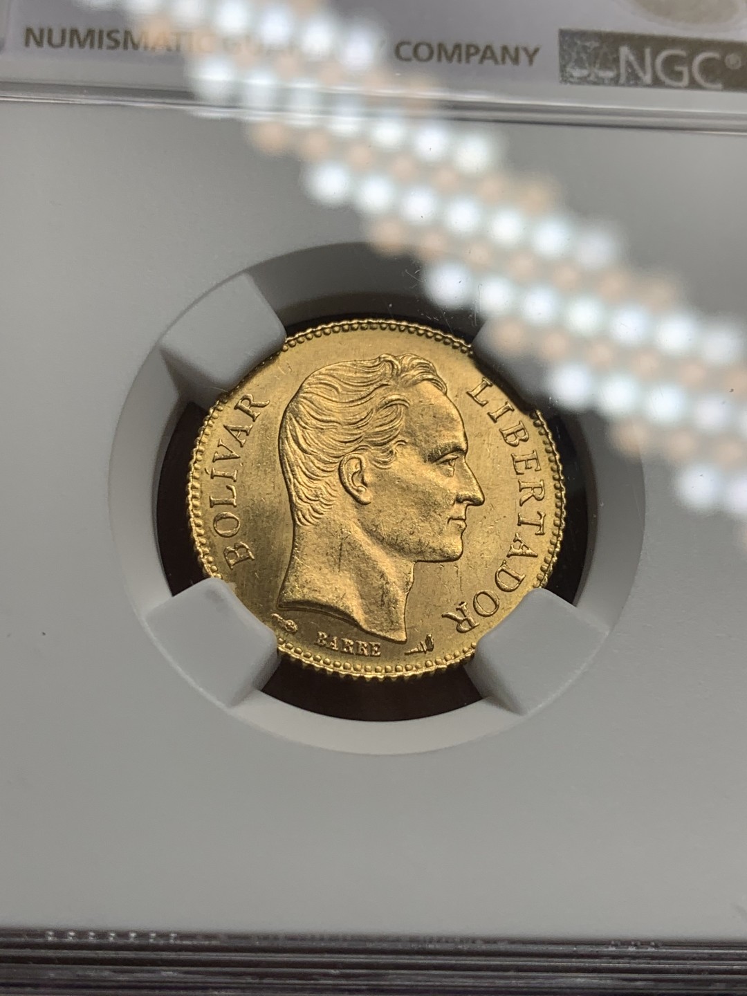 《竞宝斋》第121场-周日，周一 ，2场连拍（全场包邮） 冠军分 NGC-MS65 委内瑞拉1910年 西蒙波利瓦 20B金币 顶级品相 一枚就毕业的品相