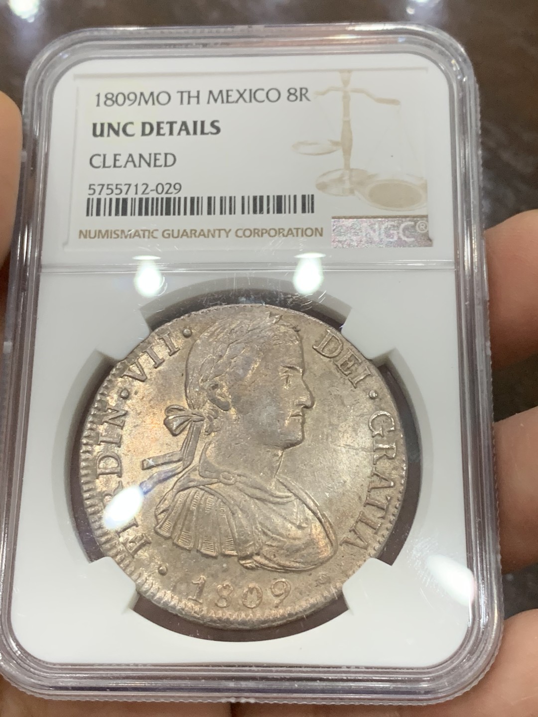 《竞宝斋》第121场-周日，周一 ，2场连拍（全场包邮） NGC UNC 墨西哥 1809年 费七 戎装版 8R 双柱 大银币正反深打 光度难得