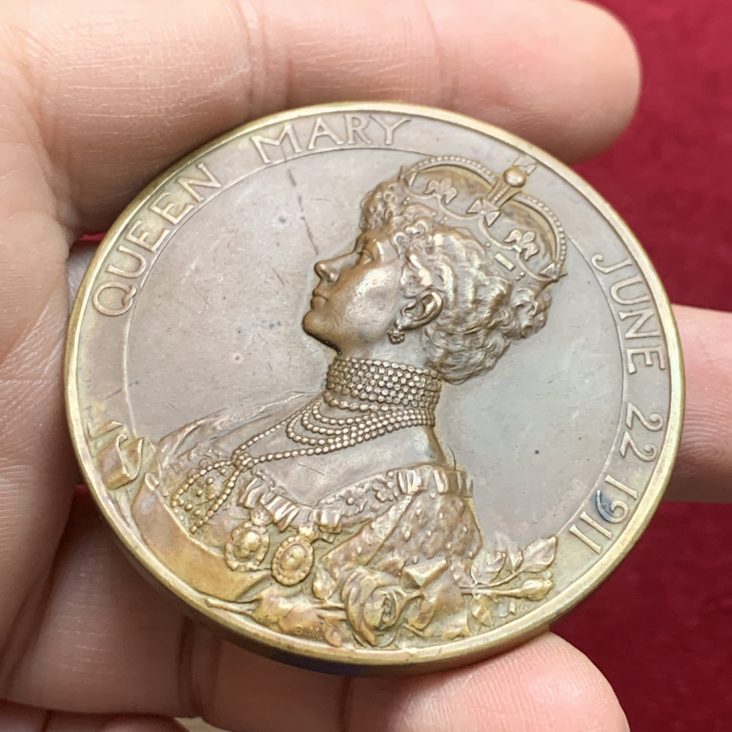 《竞宝斋》第121场-周日，周一 ，2场连拍（全场包邮） 1911年英国乔治五世登基纪念铜章，直径51mm，重量78g，同一系列中发行量最少的，高浮雕