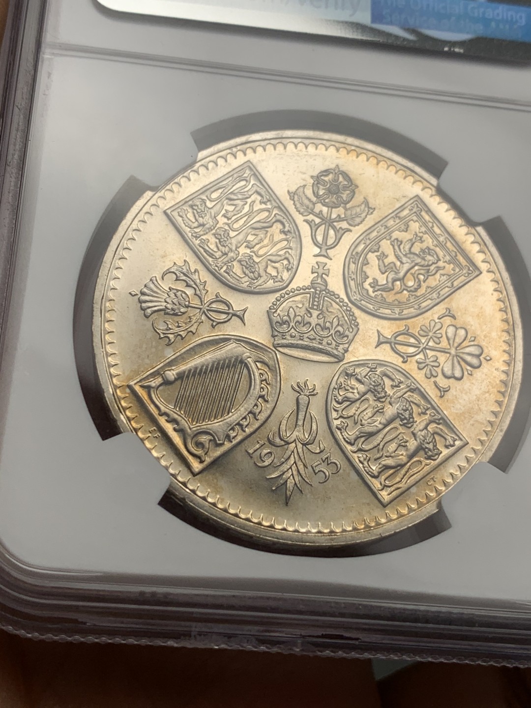 《竞宝斋》第121场-周日，周一 ，2场连拍（全场包邮） NGC-PF62带CAMEO 英国 1953年伊丽莎白二世首年加冕克朗，热门品种，