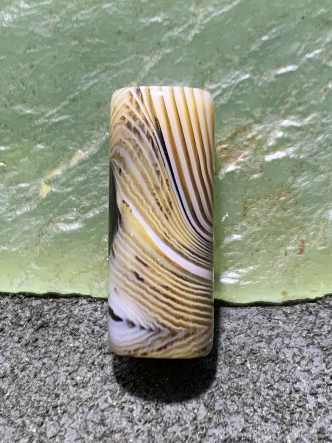 精美天眼千层纹缠丝玛瑙直桶，桶珠一个，