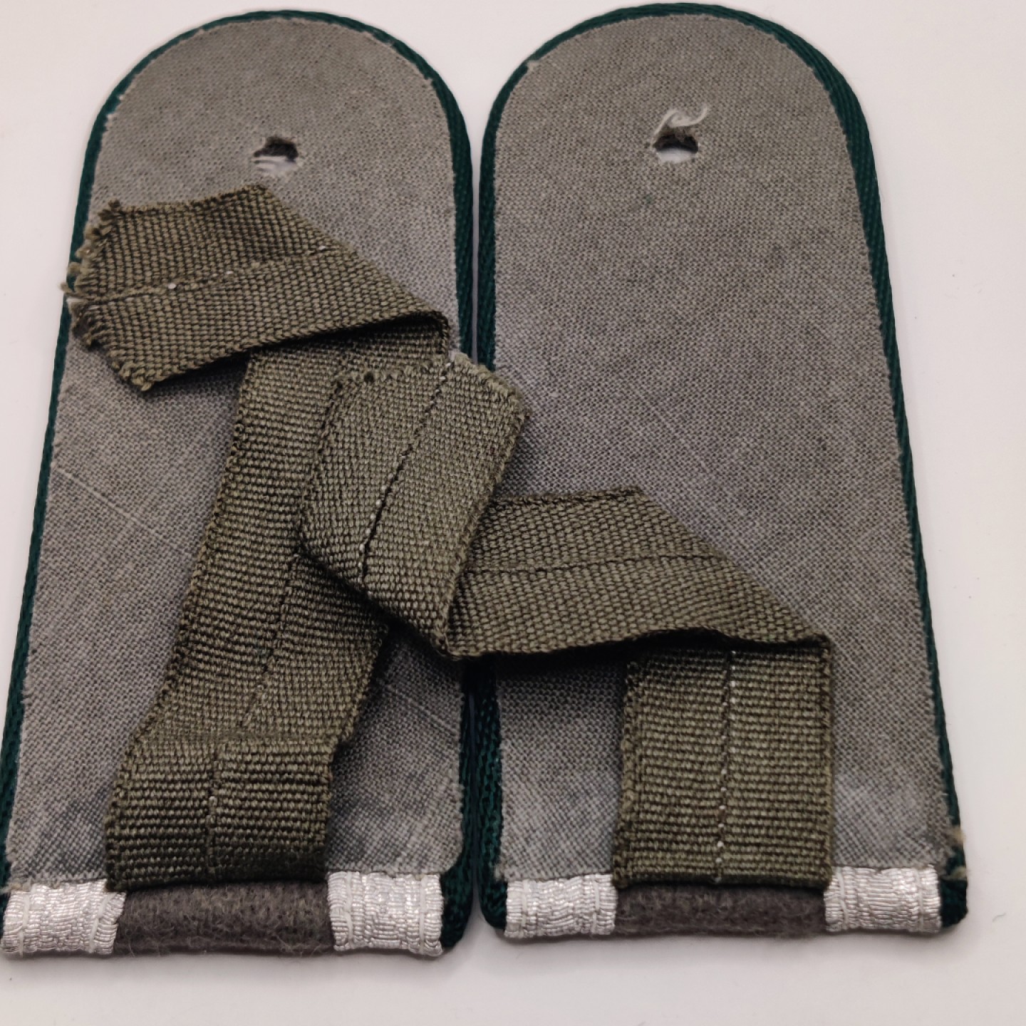 全场0元起拍 第20期 咸鱼国勋章拍卖专场 12月7日（周三）下午6：00开始 东德陆军后勤士官肩章