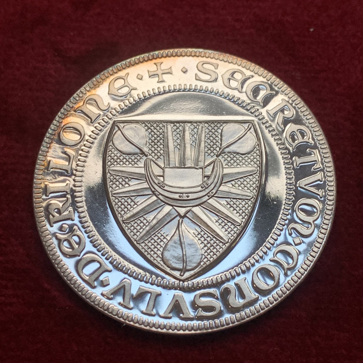 《竞宝斋》第121场-周日，周一 ，2场连拍（全场包邮） 1986年德国 石勒苏益格-荷尔斯泰因州博物馆银章 银制 40mm 25克 镜面底板 铸造精美