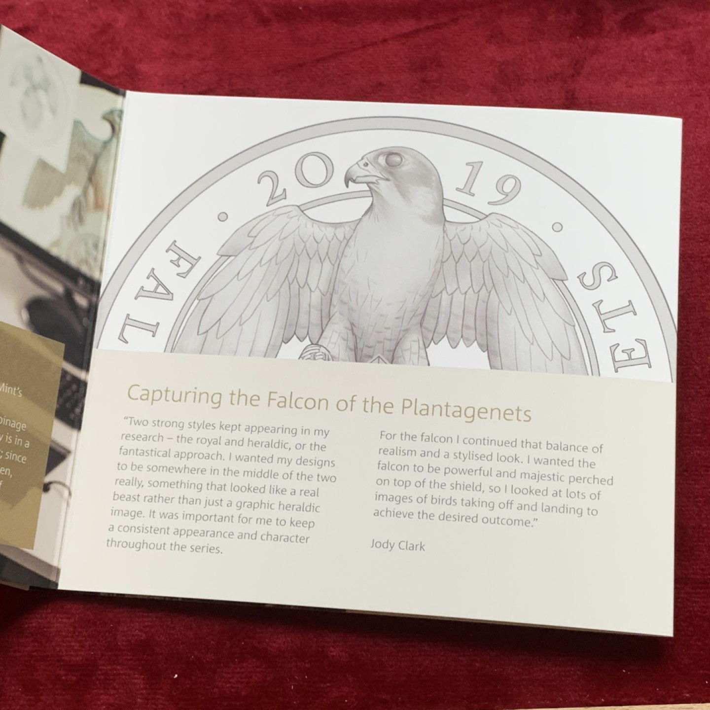 《竞宝斋》第121场-周日，周一 ，2场连拍（全场包邮） 卡册 英国2019年 英国5镑克朗型纪念币BU，威斯敏斯特十野兽之一（金雀花王朝的猎鹰）铜镍合金，重28.28g