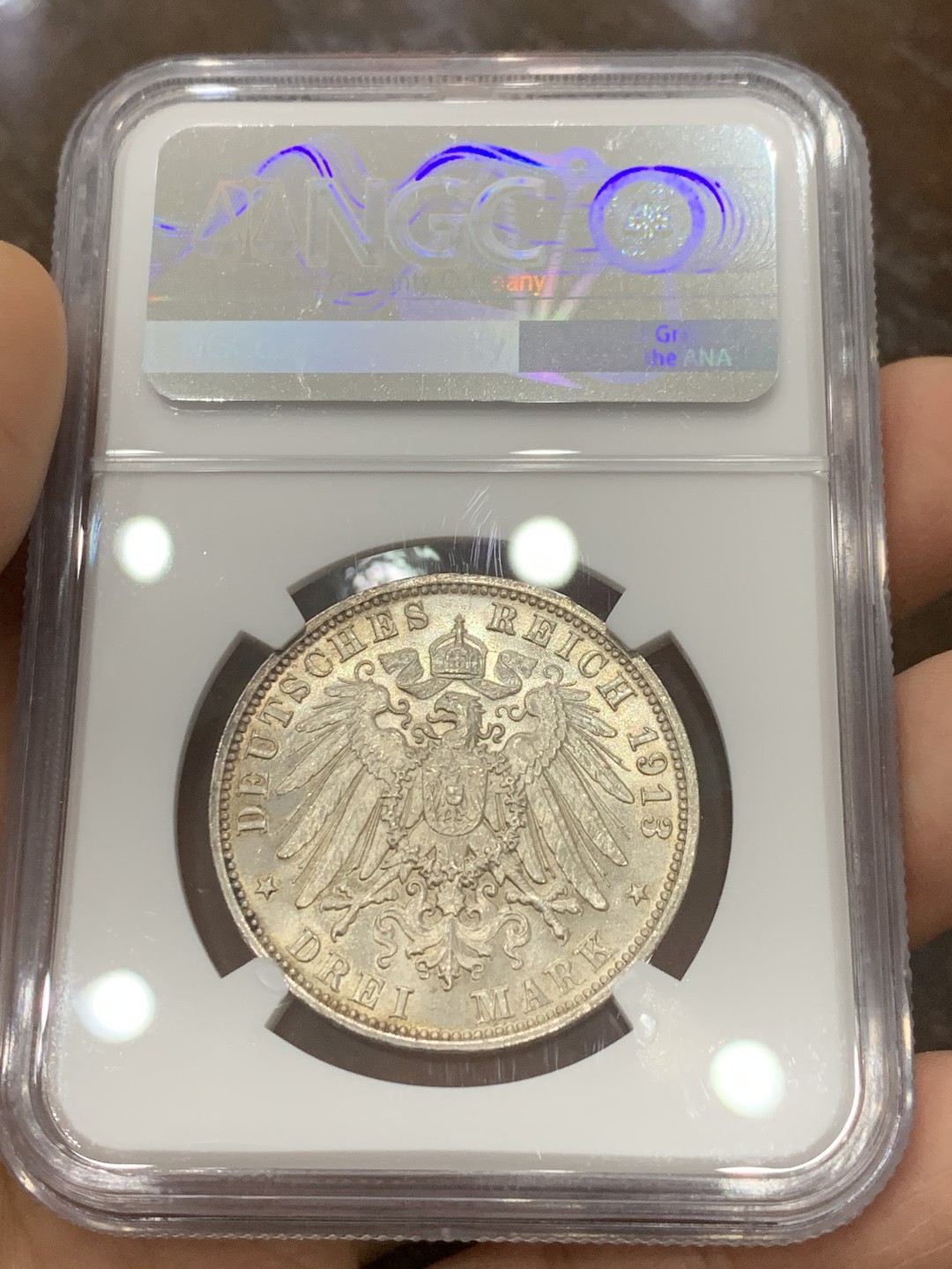 《竞宝斋》第121场-周日，周一 ，2场连拍（全场包邮） NGC-MS63 德国 1913年 萨克森莱比锡会战纪念马克 整体丝绸转光