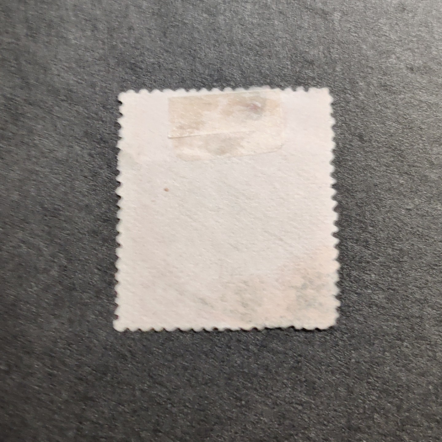 洪涛臻品批发群  精选邮票限时拍卖第一百零五期 大清龙票, 红2分(邮商收购价见图2—非批发出售价，更非零售价！)。百年老邮票, 难免有瑕疵, 入手文物级邮票的机会！