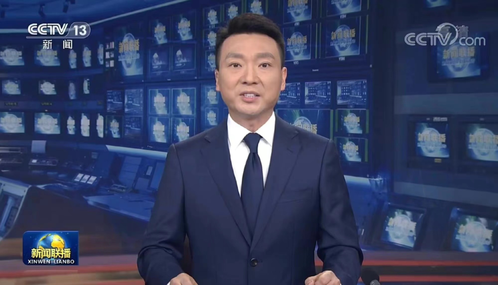 康辉老师亲笔签名中央广播电视总台CMG 2022年台历，这本一直摆放在总台复兴路办公区新闻中心，颇具收藏意义！