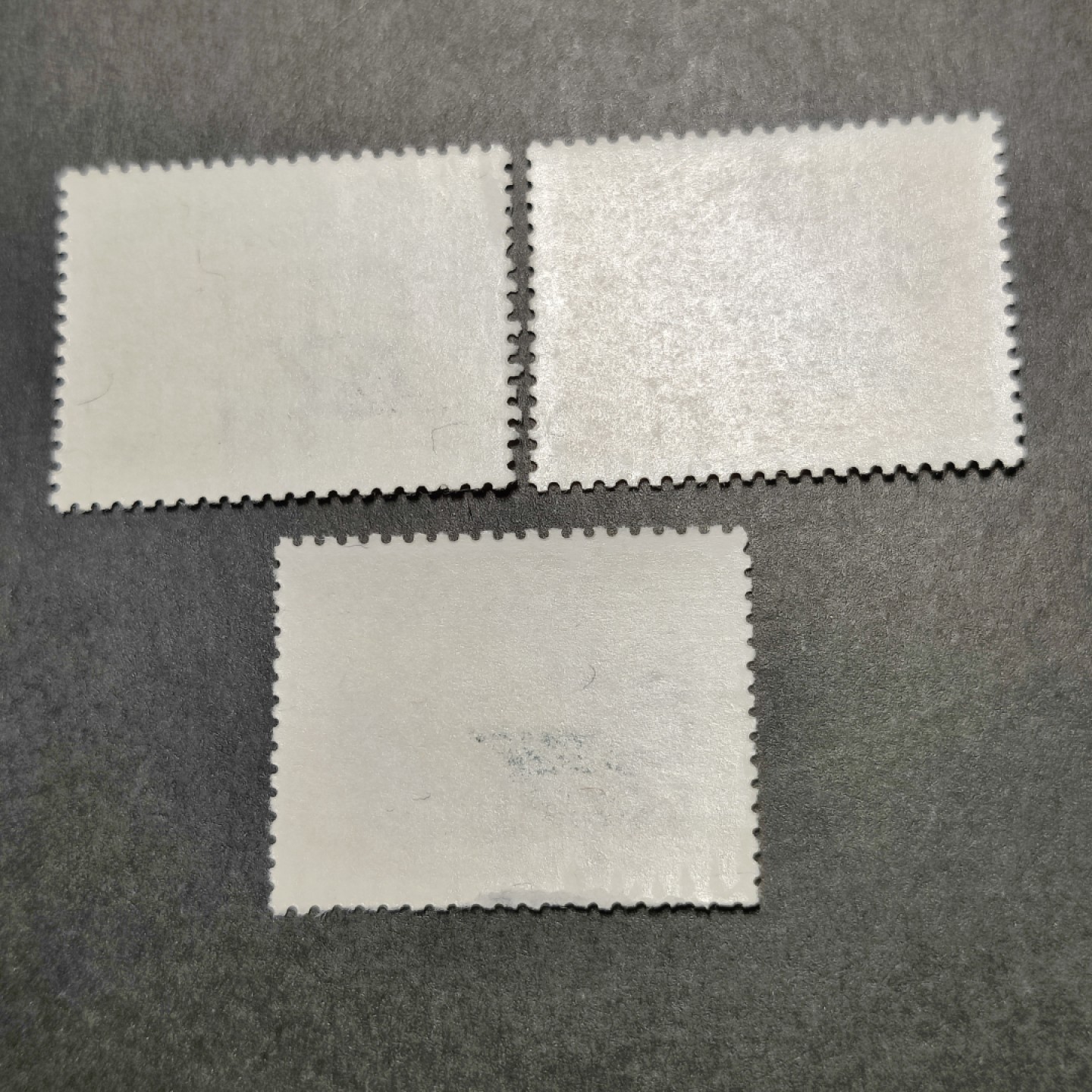 洪涛臻品批发群  精选邮票限时拍卖第一百零五期 青年商会 3全 1枚齿边薄 面艳背白原胶票挺！