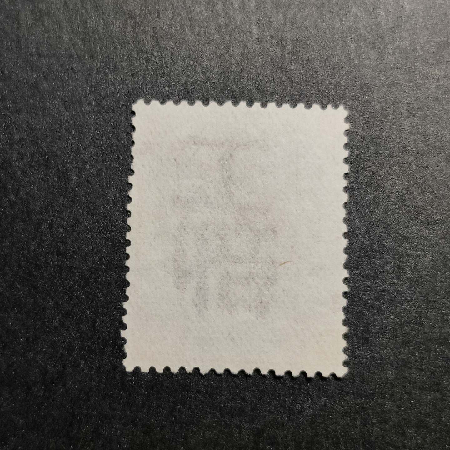 洪涛臻品批发群  精选邮票限时拍卖第一百零五期 上海工部书信馆市徽图邮票,半分,凸版印刷(S上三角区有小点),漂亮的工部水印!  面艳背白难得品相!  上海工部书信馆是上海租界工部局董事会开设的客邮分支,设立于1863年7月,于1865年8月开始发行邮票,为中国内陆最早发行邮票的商埠,宣称通邮范围包括厦门 汕头 温州 福州 烟台 大沽 天津 北京 南京 镇江 芜湖 九江 汉口宜昌等地区! 比清代海关大龙邮票还早十多年！