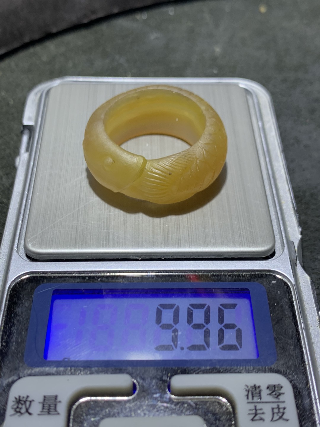 精美亚光高润度冻料蒙料战国红玛瑙雕刻龙鱼扳指一个，