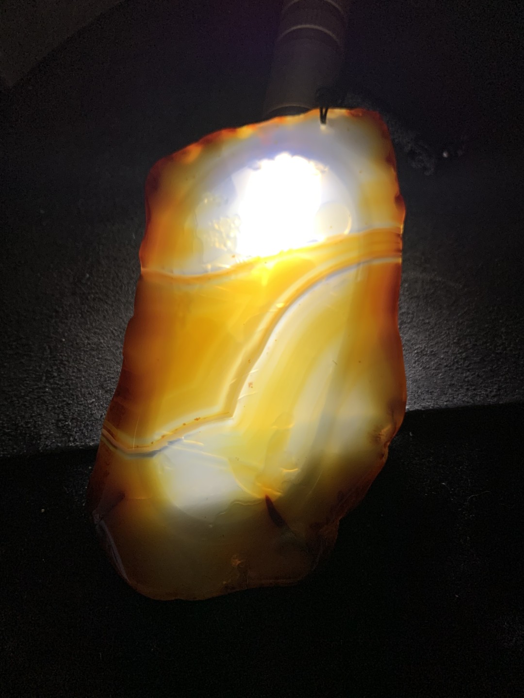 重器天然马达加斯加原皮玛瑙雕刻山水江南大尺寸牌子一块，