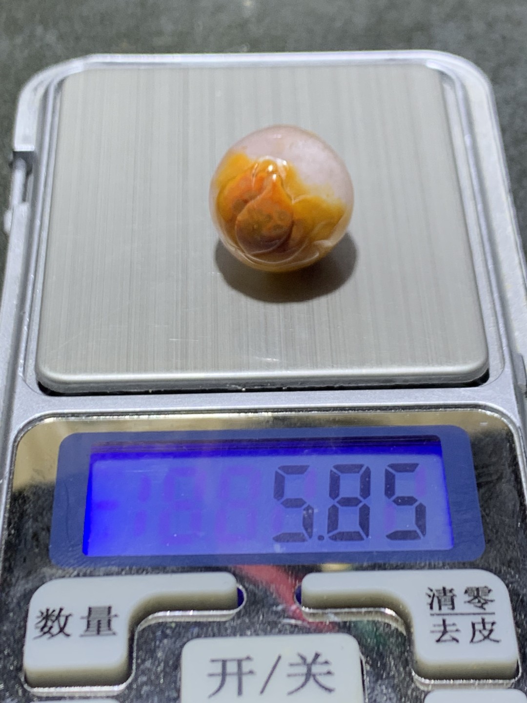 精美冰飘战国红玛瑙雕刻佛法莲花随形珠一个，寓意，佛法无边
