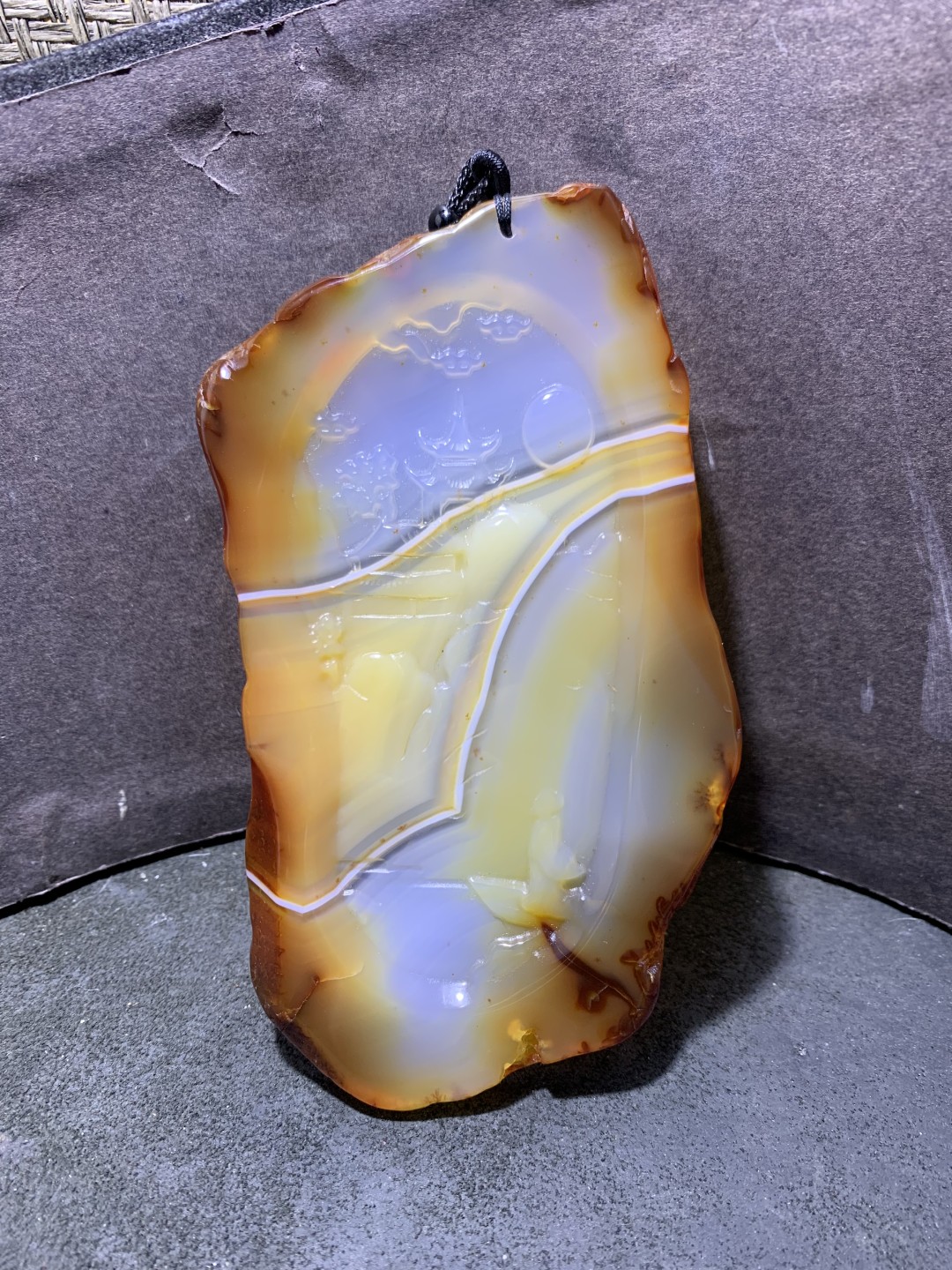 重器天然马达加斯加原皮玛瑙雕刻山水江南大尺寸牌子一块，