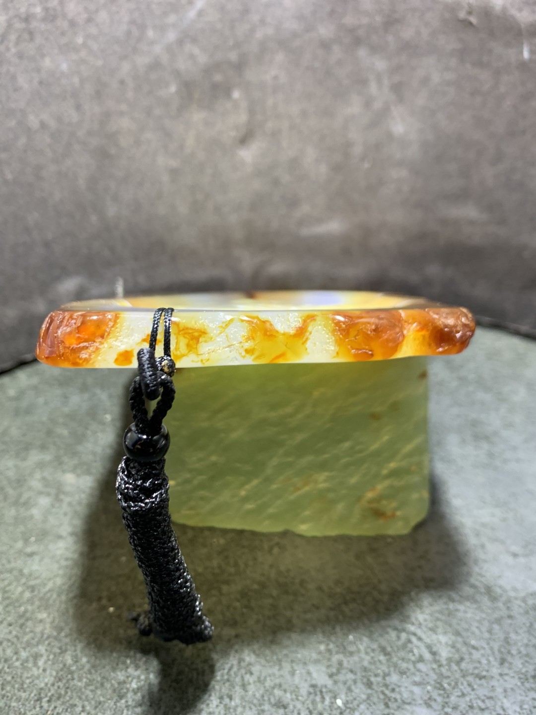 重器天然马达加斯加原皮玛瑙雕刻山水江南大尺寸牌子一块，