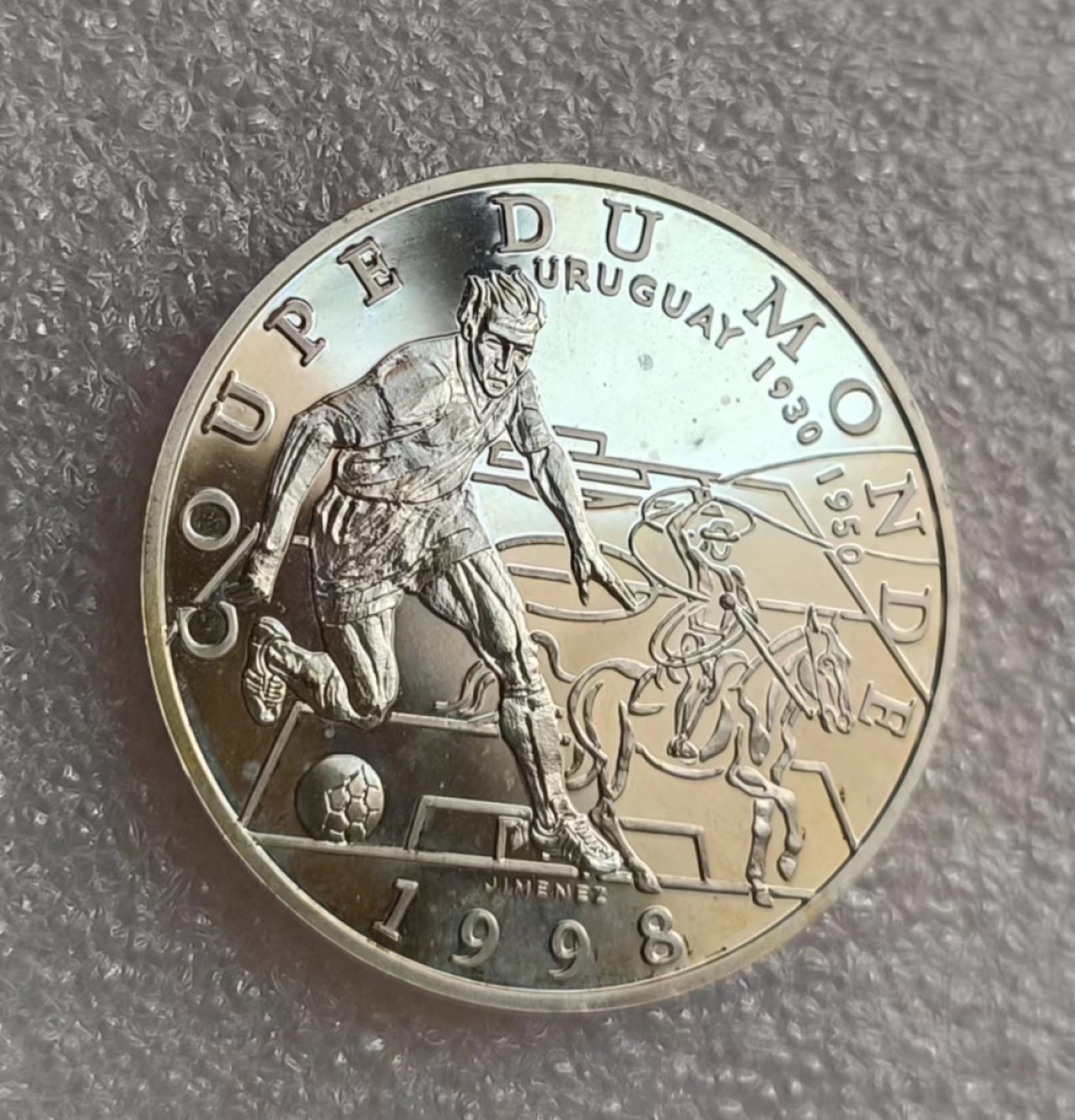 瓶子🏺第69期拍卖会 法国1998年世界杯10法郎精制银币世界杯冠军球队之乌拉圭队37毫米22.14克