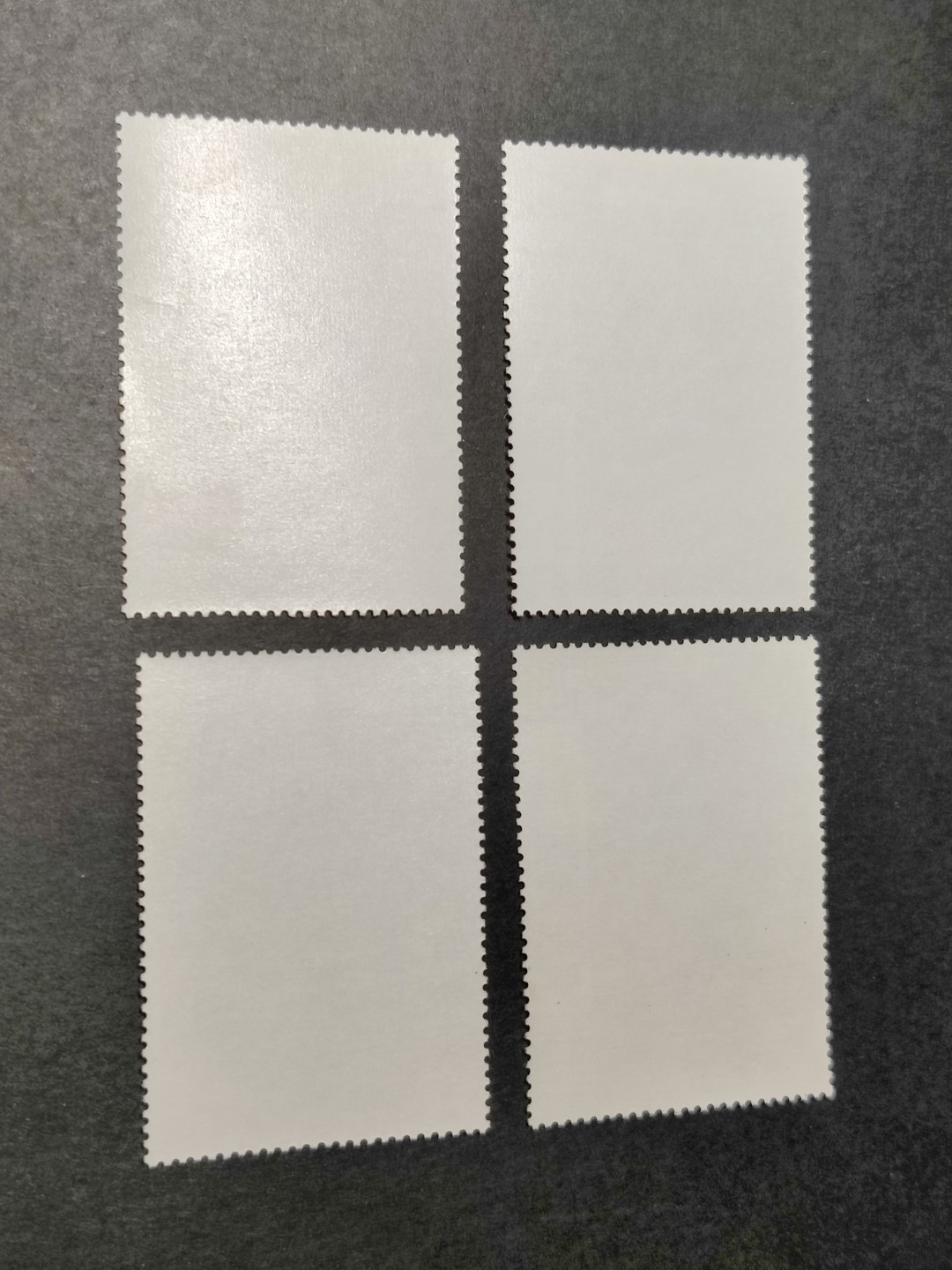 洪涛臻品批发群  精选邮票限时拍卖第二百零八期 经典名票 故宫古画(三) (参考图2/3) 4全新 票面鲜艳 原胶无贴！ 角尖齿全！ 2.5元最便宜的票有一折，其他均全品！ 