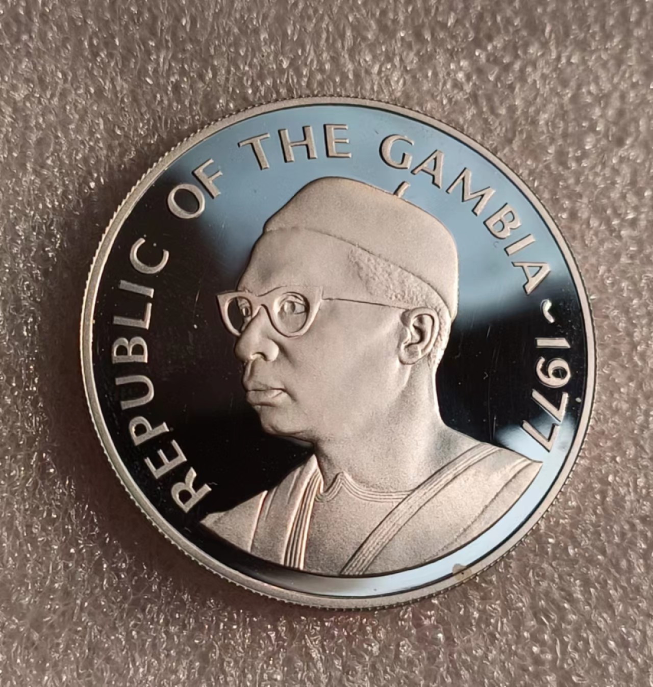 瓶子🏺第69期拍卖会 冈比亚1977年豚鼠40达拉西精制大银币