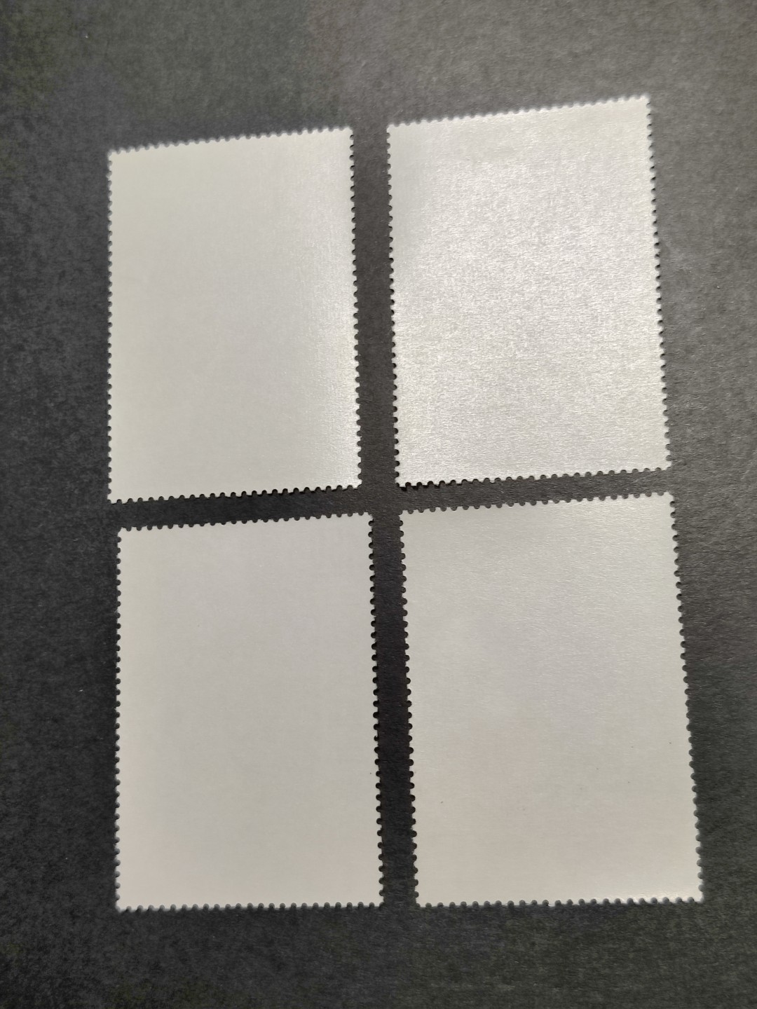 洪涛臻品批发群  精选邮票限时拍卖第二百零八期 经典名票 故宫古画(三) (参考图2/3) 4全新 票面鲜艳 原胶无贴！ 角尖齿全！ 2.5元最便宜的票有一折，其他均全品！ 