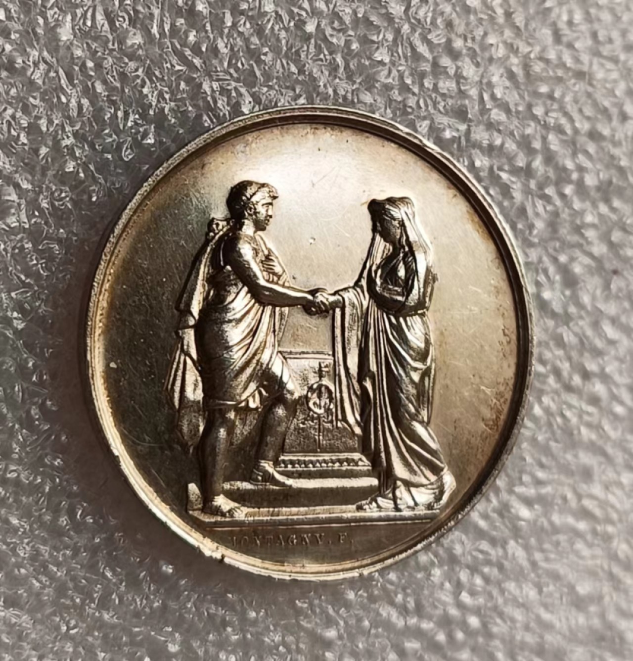 瓶子🏺第69期拍卖会 法国19世纪中期银质婚章（2）未使用高点好28毫米11.02克