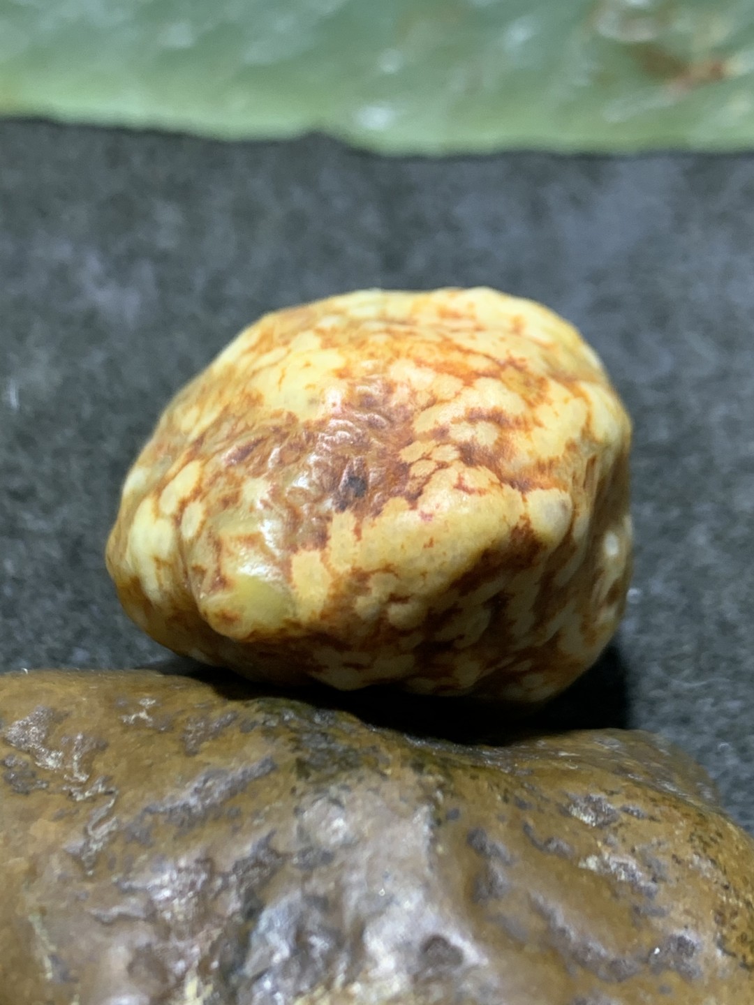 精美戈壁高玉化漂花鱼籽纹青花筋脉石原石一颗，