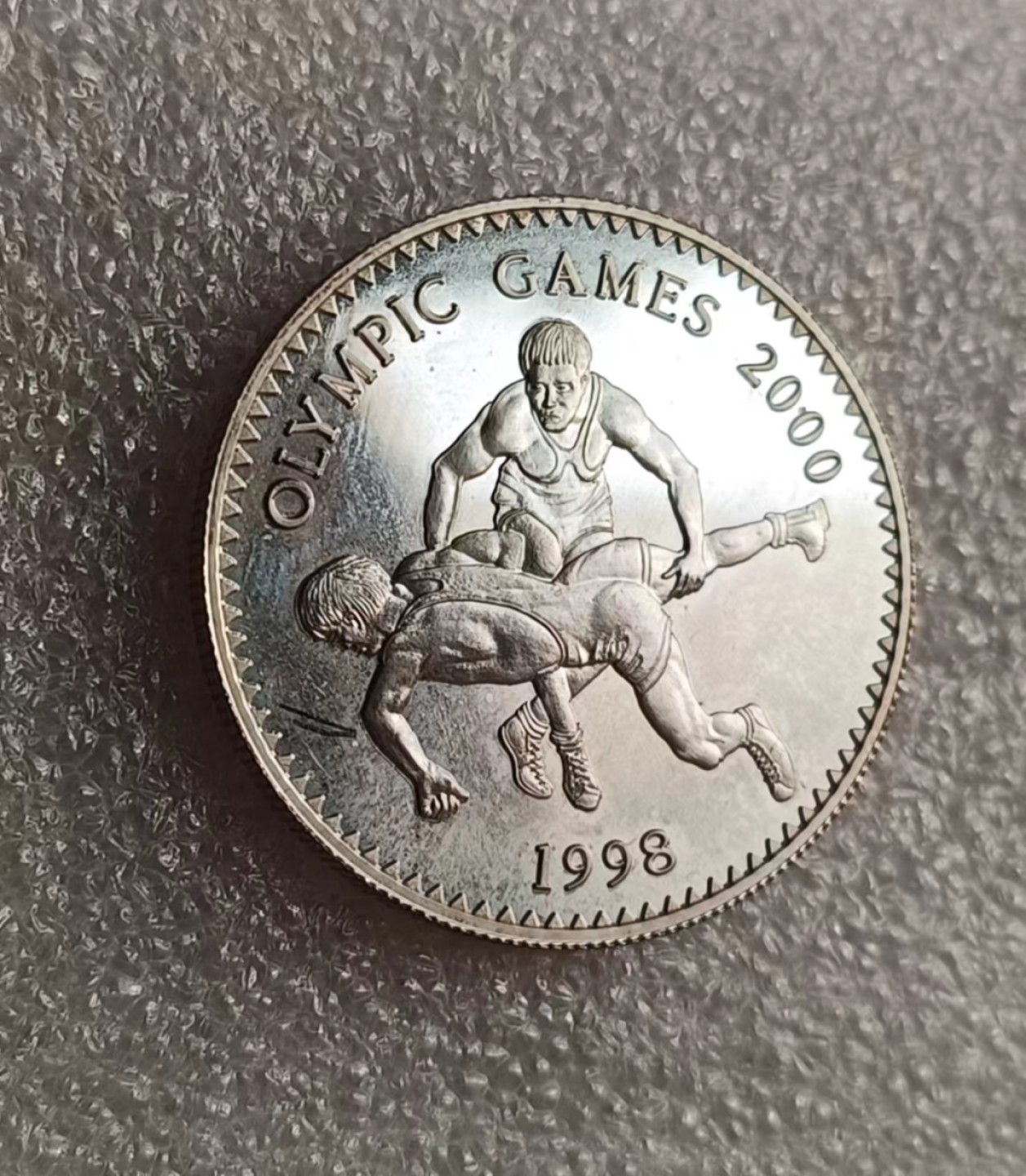 瓶子🏺第69期拍卖会 蒙古1998年摔跤精制大银币34毫米19.98克