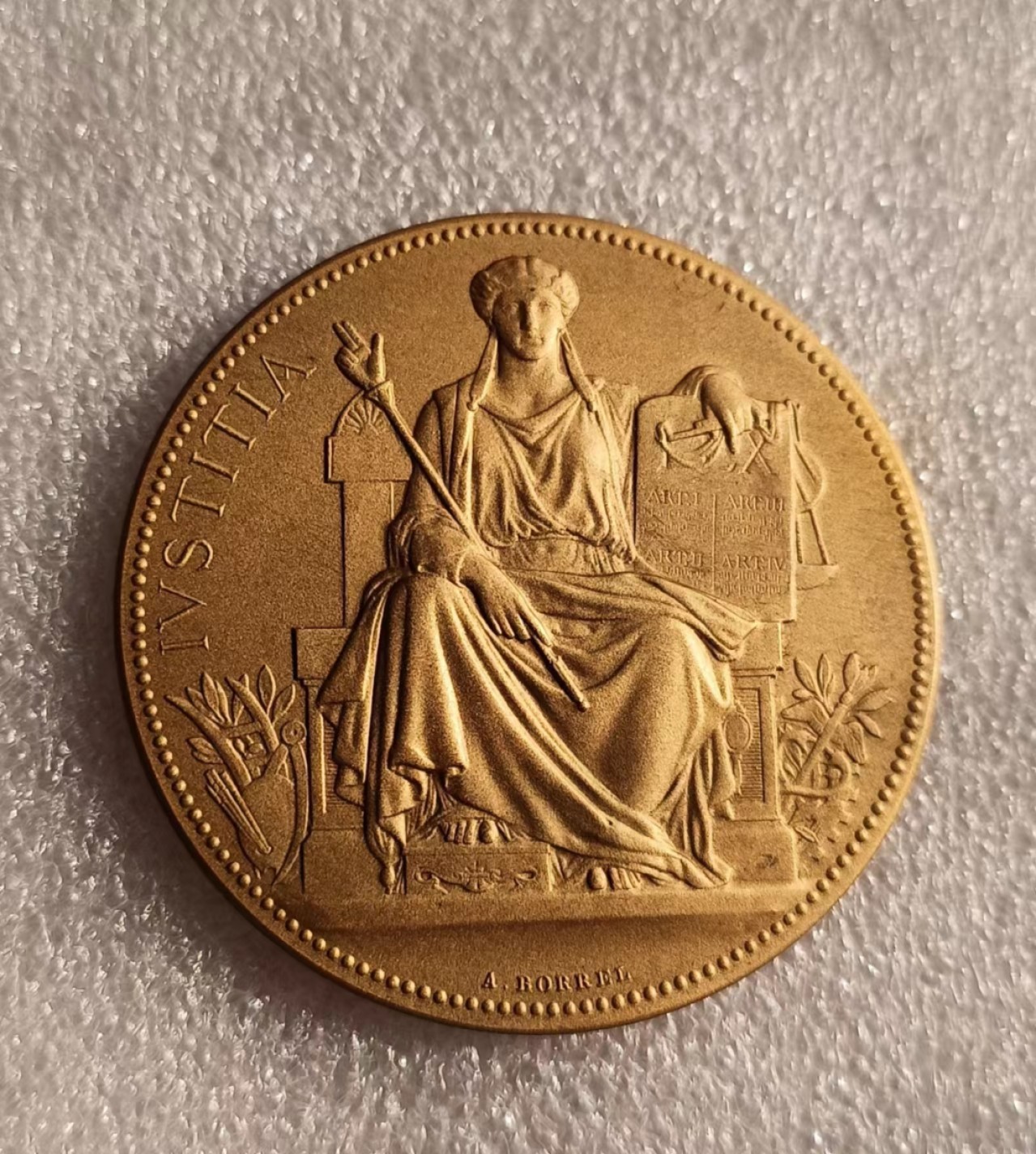 瓶子🏺第69期拍卖会 法国1908年公正女神镀金银章（原盒）50毫米66克