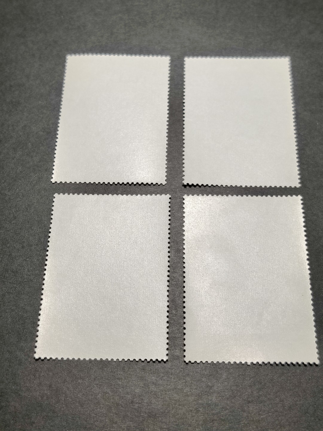 洪涛臻品批发群  精选邮票限时拍卖第二百零八期 经典名票 故宫古画(三) (参考图2/3) 4全新 票面鲜艳 原胶无贴！ 角尖齿全！ 2.5元最便宜的票有一折，其他均全品！ 