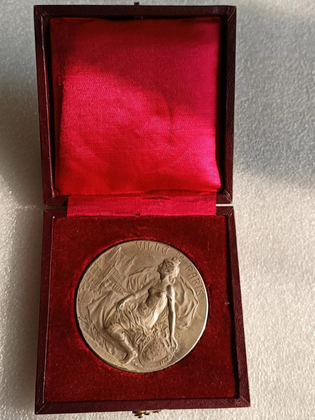 瓶子🏺第69期拍卖会 法国1927年学院银质奖章（原盒）50毫米64.55克