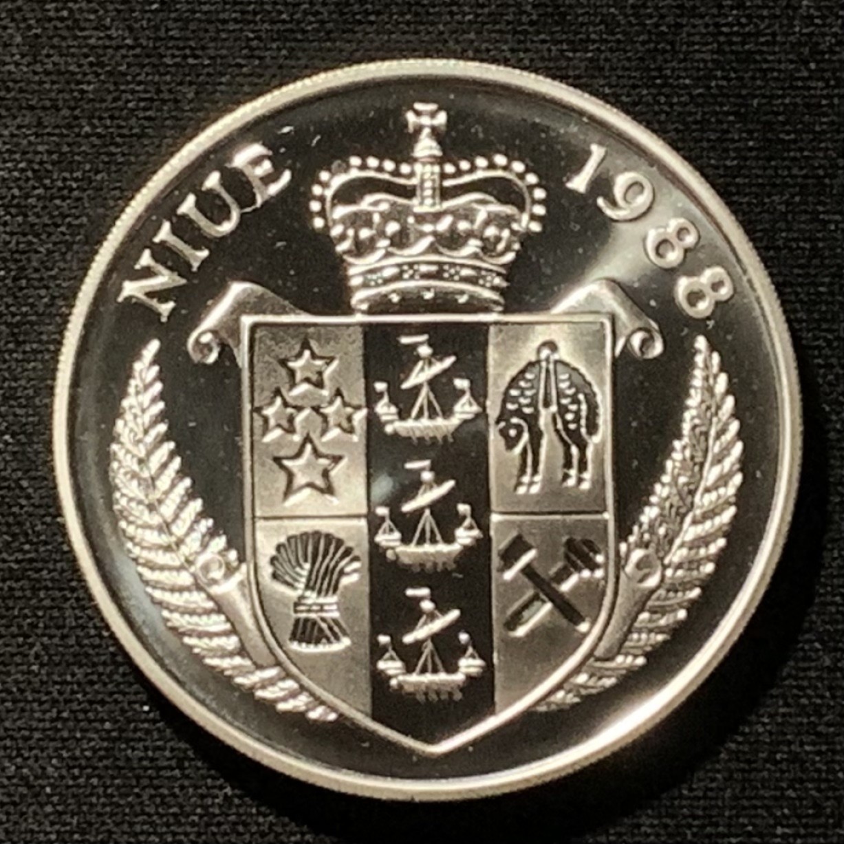 紫瑗钱币——第267期拍卖 纽埃 1988年 首尔奥运会 施特菲·格拉芙 50元 27.1克 0.625银 精制