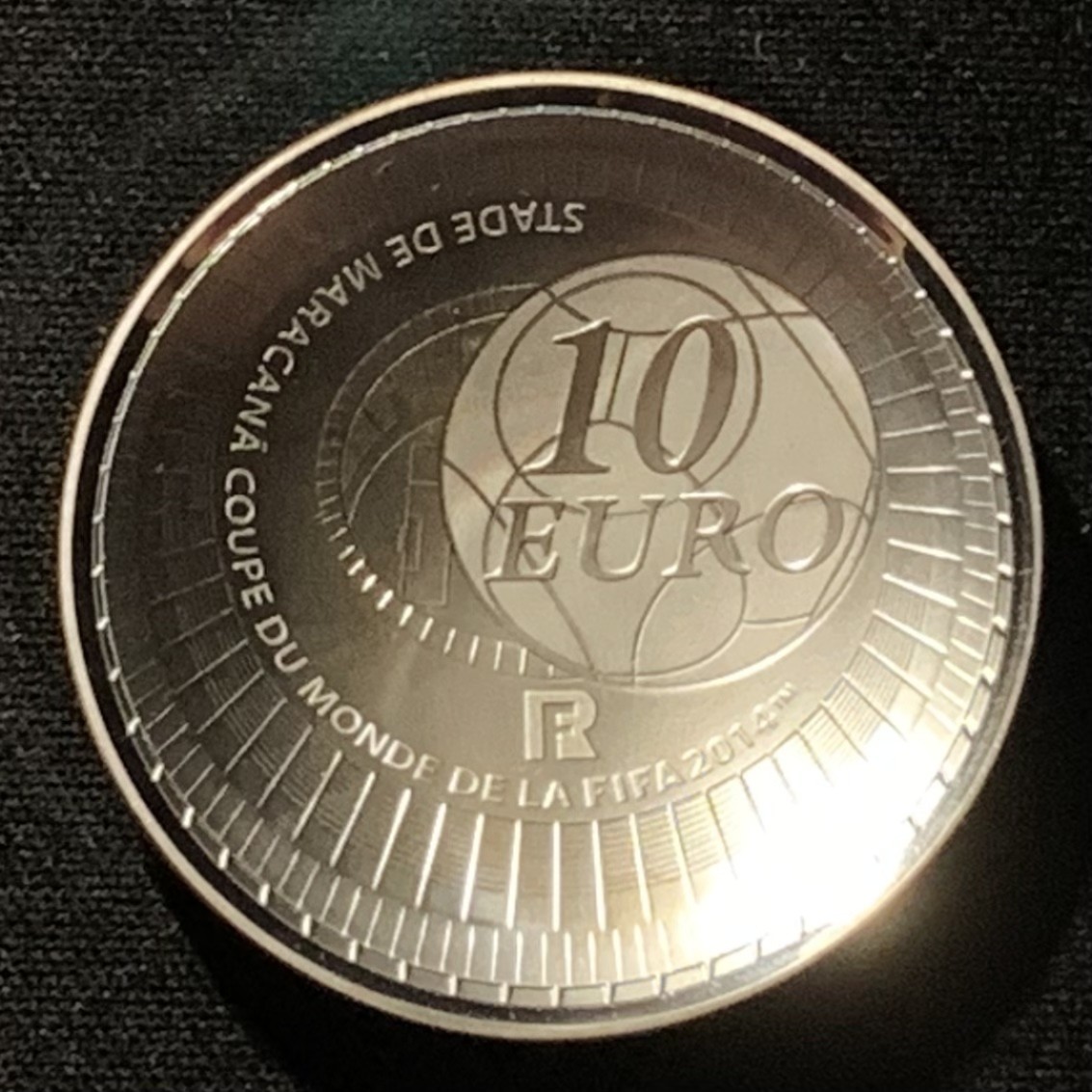 紫瑗钱币——第267期拍卖 法国 2014年 巴西世界杯 大力神杯 弧形纪念币 10欧元 22.2克 0.9银 精制