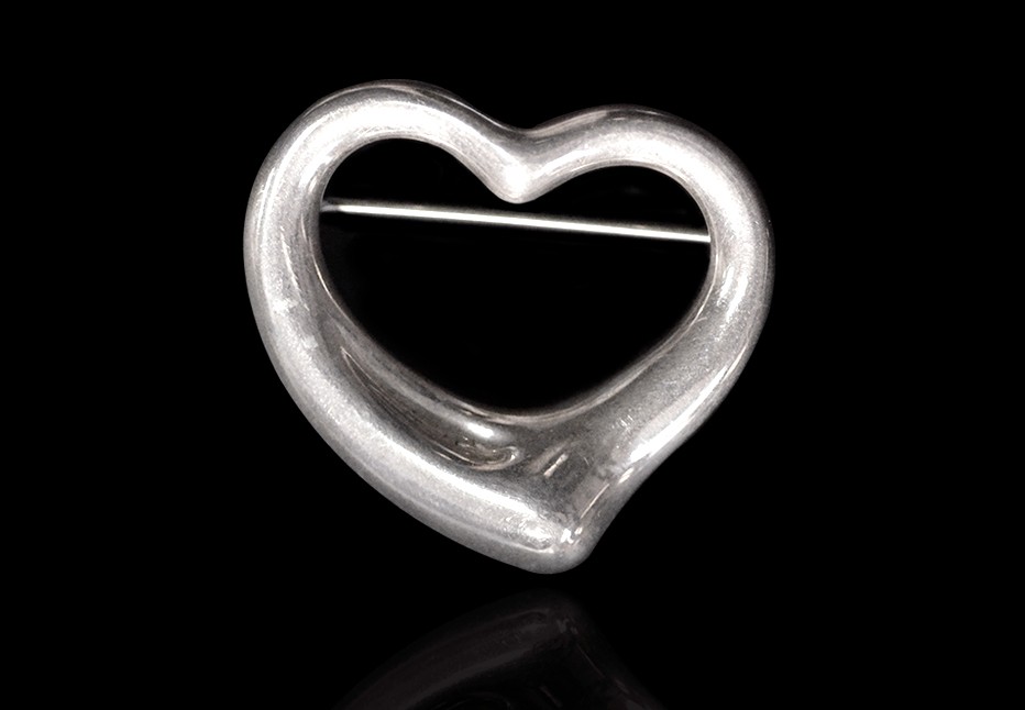 冠军拍卖名人旧藏专场 Tiffany & Co蒂芙尼银质心形胸针，帕洛玛·毕加索（Paloma Picasso）签名系列，重17.5克，华人家族收藏