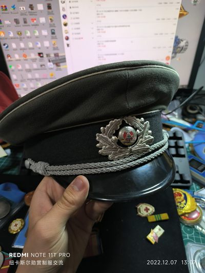 全部0起通辽--new market纽卡斯尔勋赏制服交流拍卖 - 民主德国军官大檐帽-70年代中期帽+分体式帽徽--59码