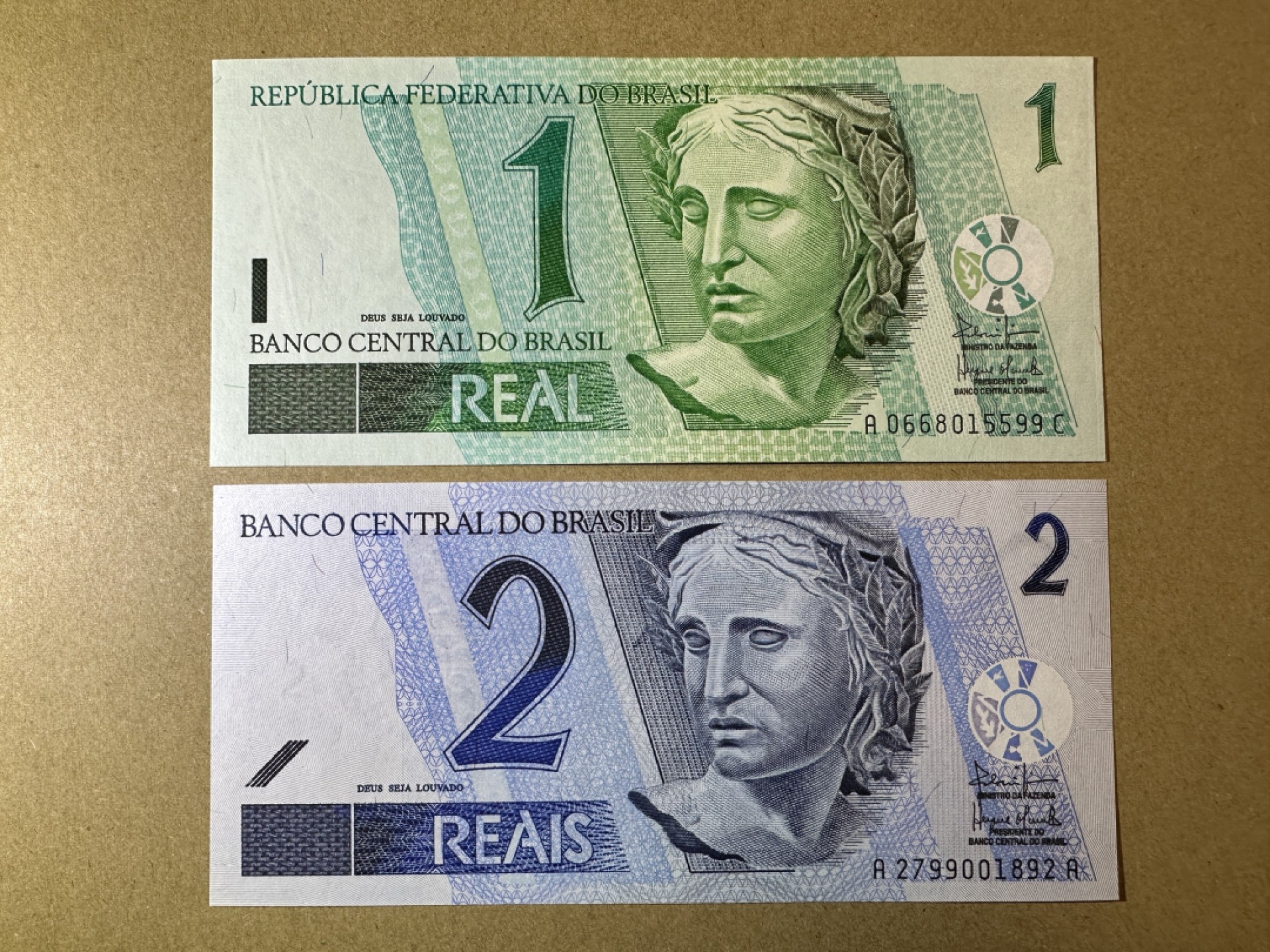 《张总收藏》83期——外币精品 巴西1、2雷亚尔2张 UNC 2003年 轻微荧光