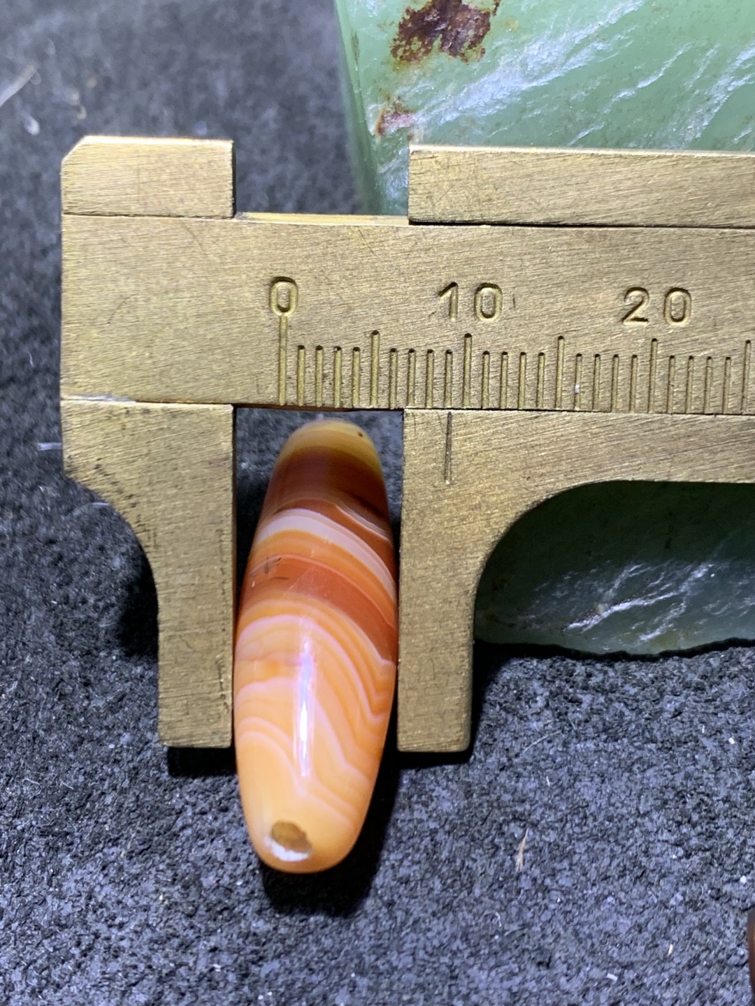 通货缠丝玛瑙桶珠3个，