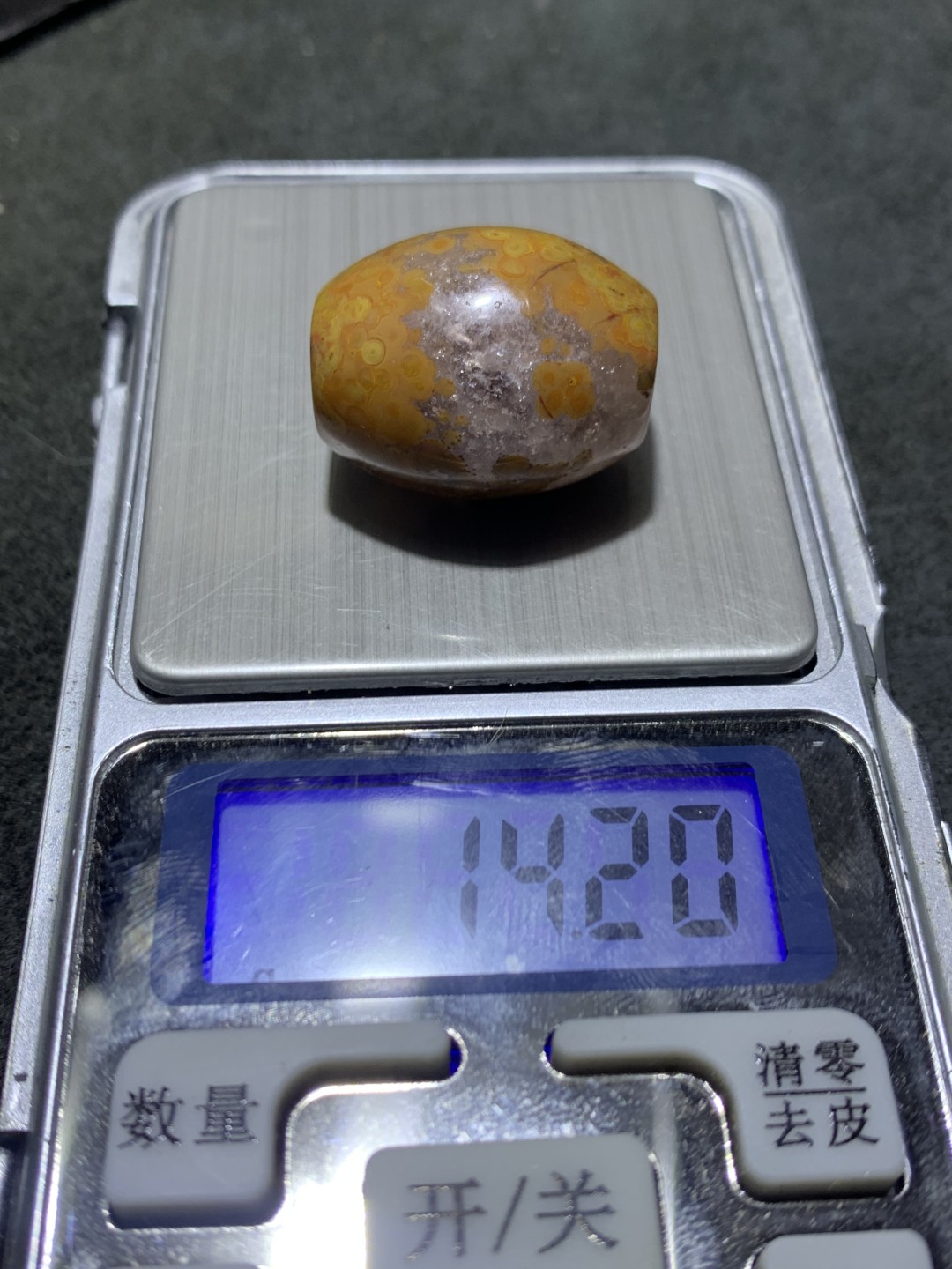 精美战国红玛瑙冰飘随形勒子一个！