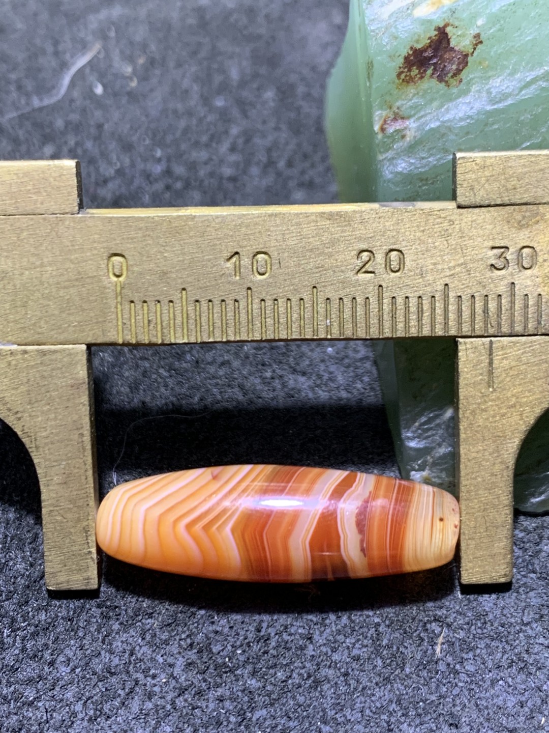 通货缠丝玛瑙桶珠3个，