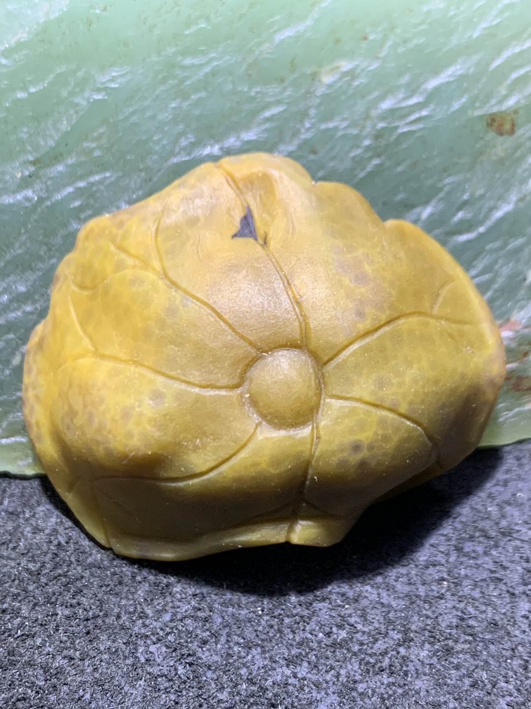 精美战国红玛瑙雕刻荷花鲤鱼香插一个！寓意，和和美美，年年有鱼，