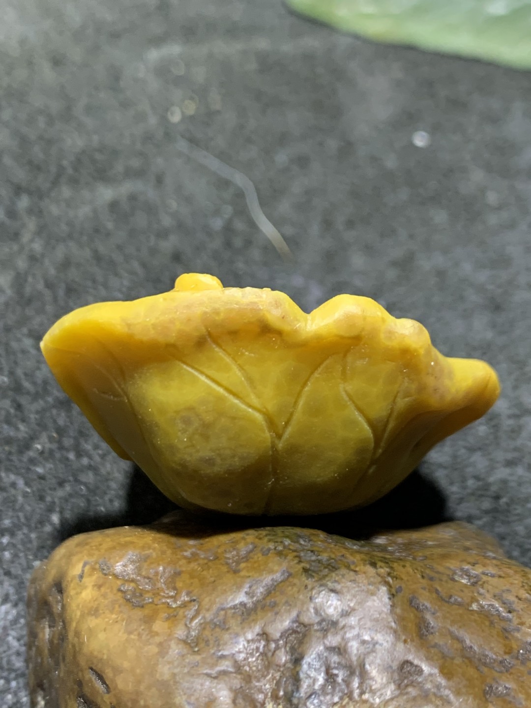 精美战国红玛瑙雕刻荷花鲤鱼香插一个！寓意，和和美美，年年有鱼，