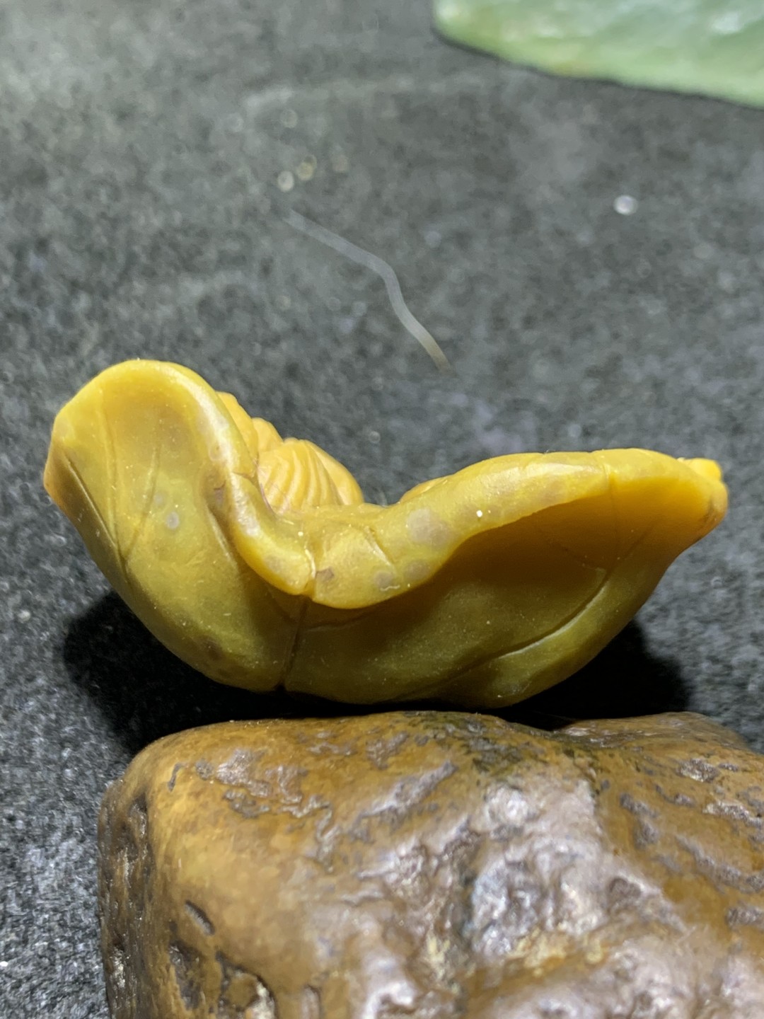 精美战国红玛瑙雕刻荷花鲤鱼香插一个！寓意，和和美美，年年有鱼，