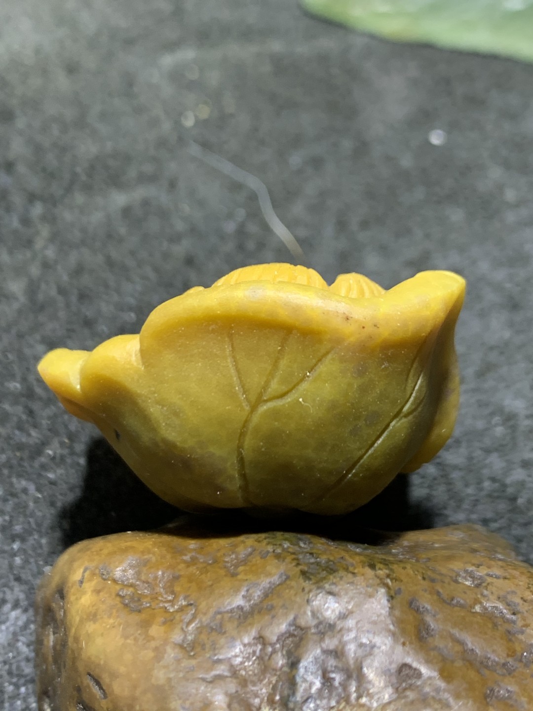 精美战国红玛瑙雕刻荷花鲤鱼香插一个！寓意，和和美美，年年有鱼，