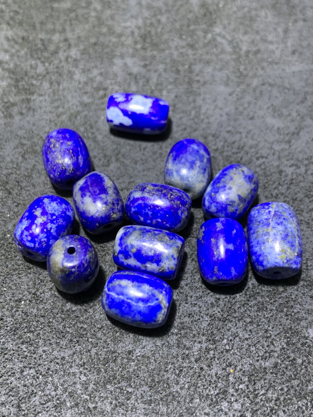 通货阿富汗青金石桶珠一组，