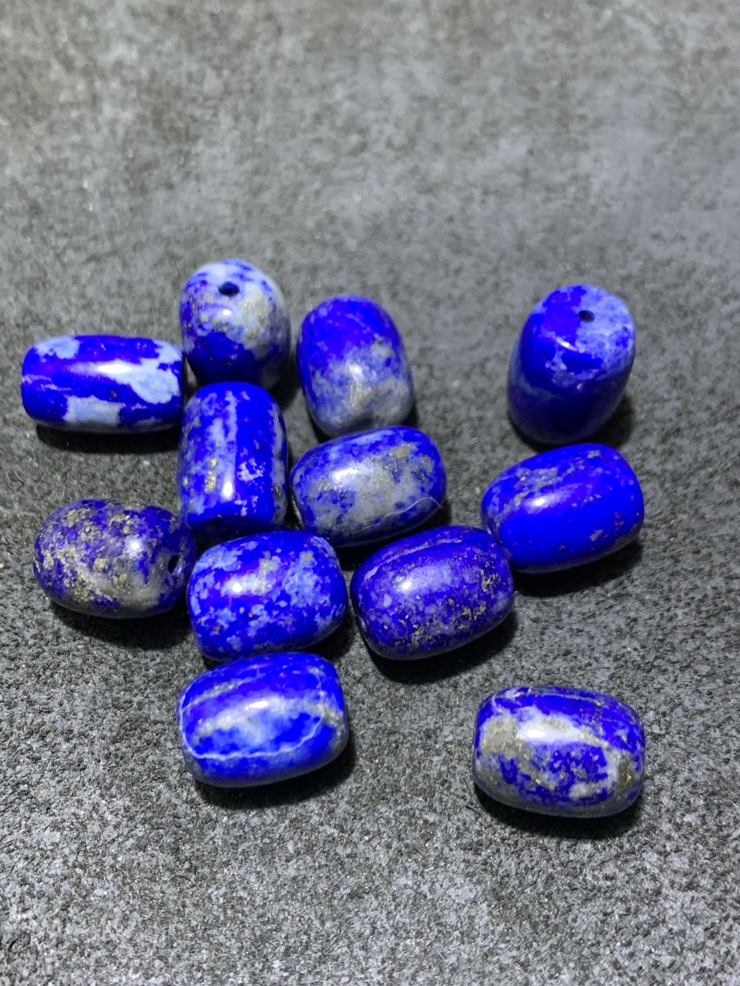 通货阿富汗青金石桶珠一组，