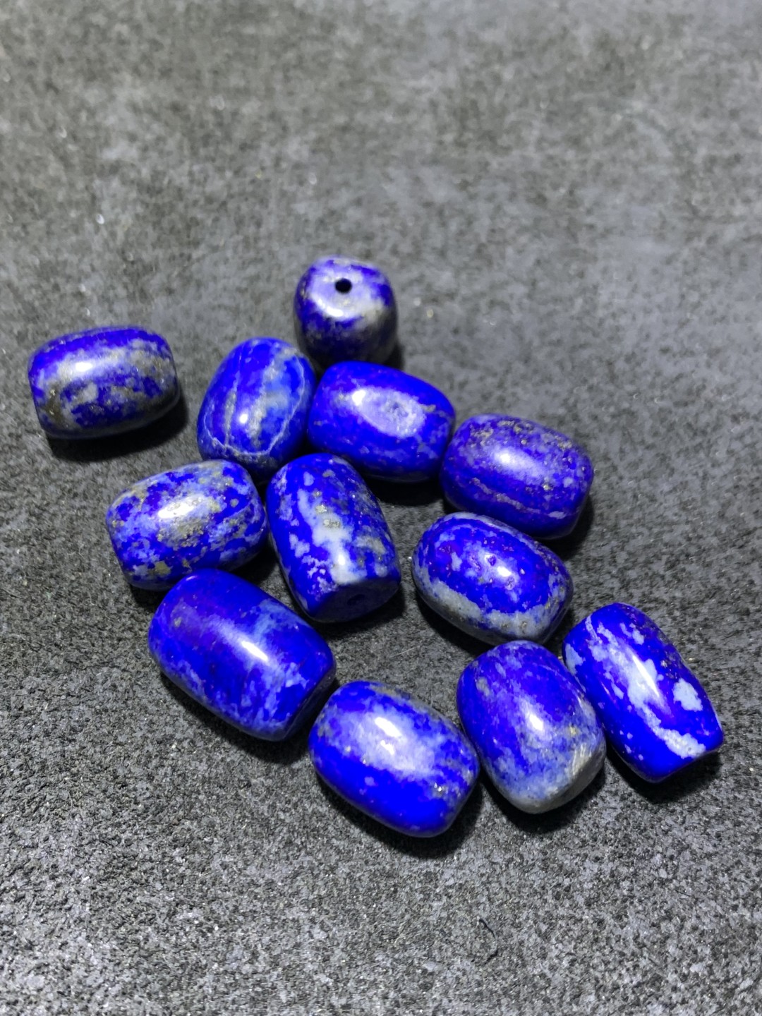 通货阿富汗青金石桶珠一组，