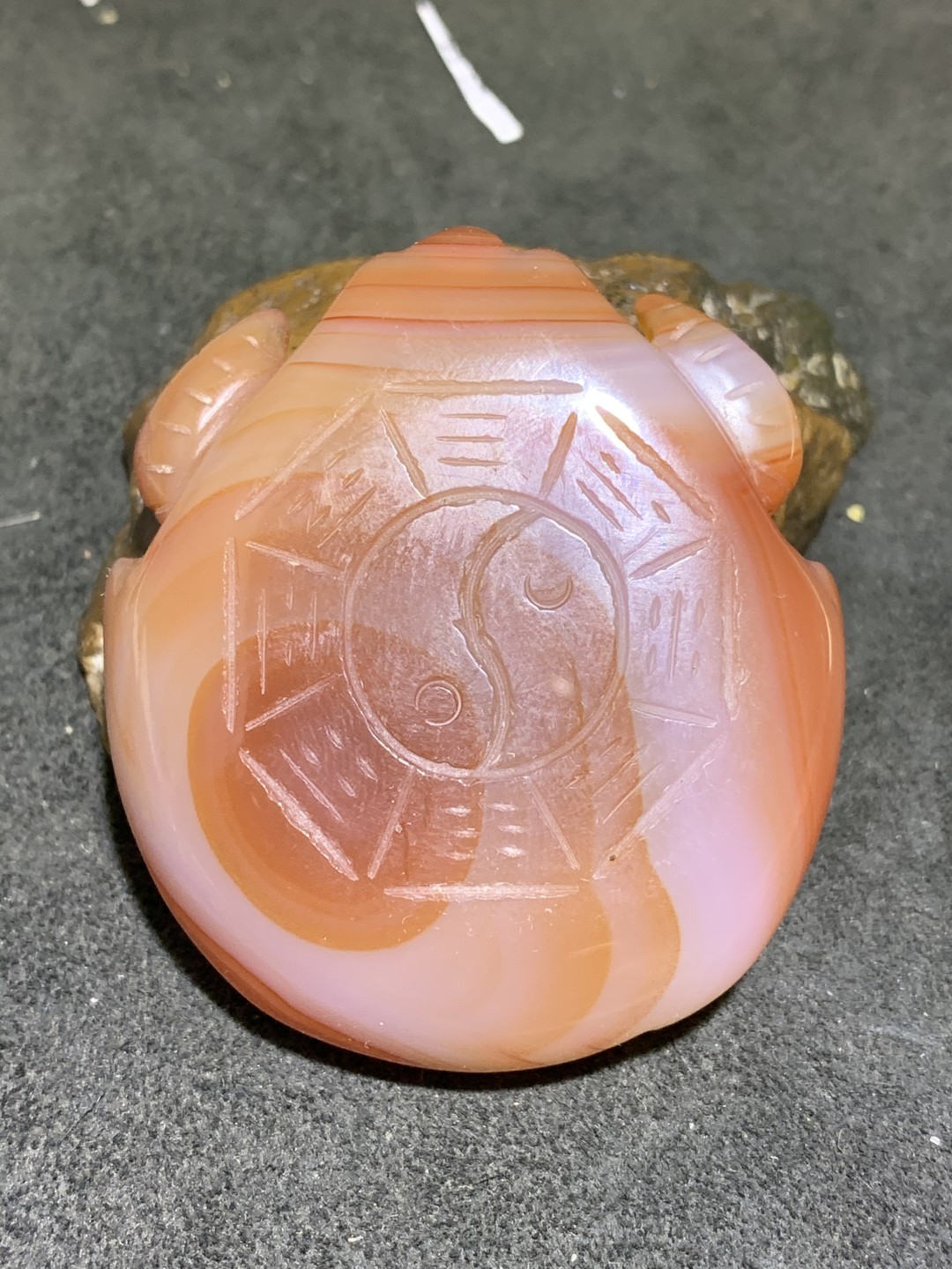 精美缠丝玛瑙雕刻兽首把件一个！