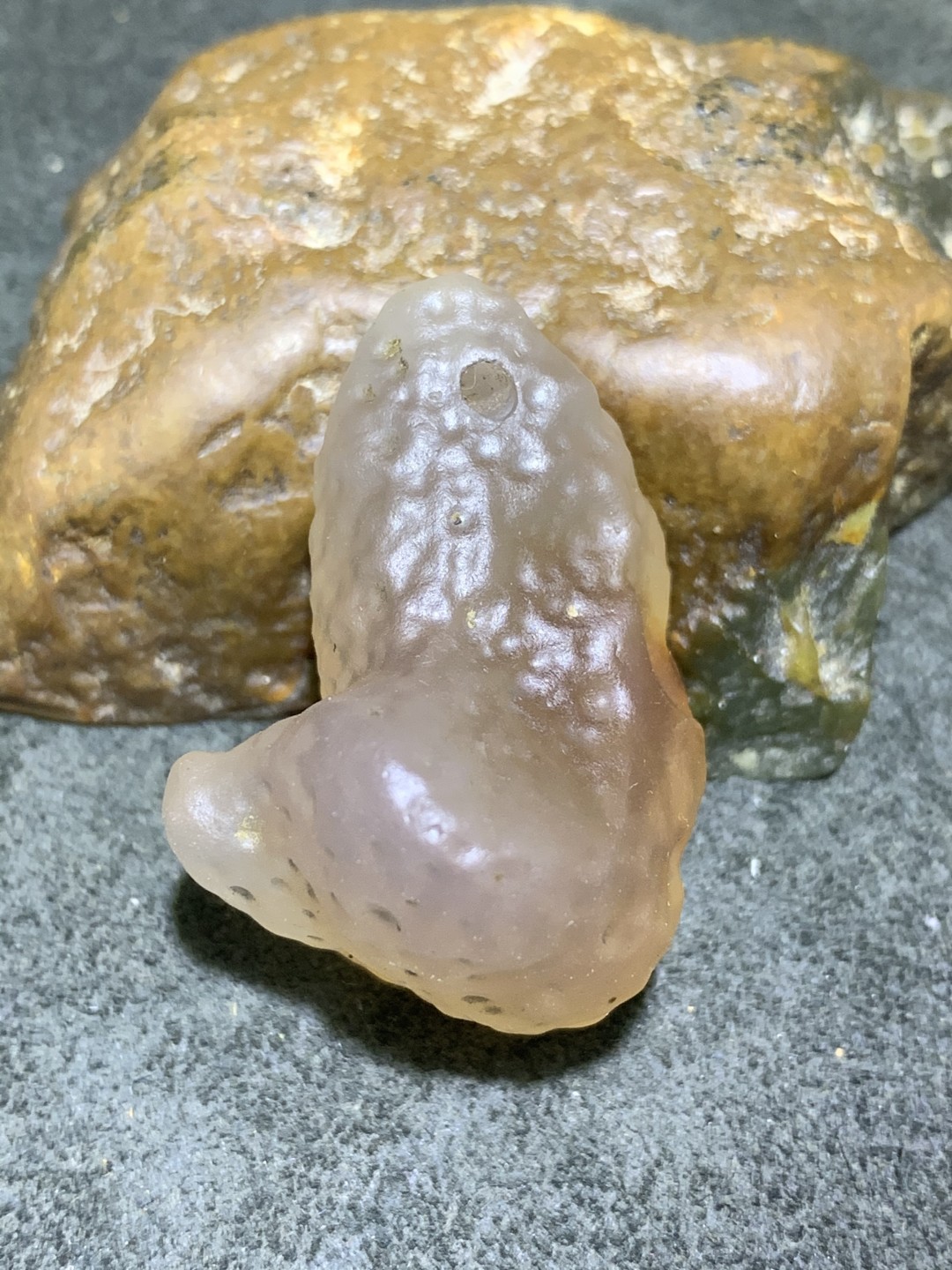 放福利！精美天然戈壁酒红色糖心玛瑙原石吊坠一颗，