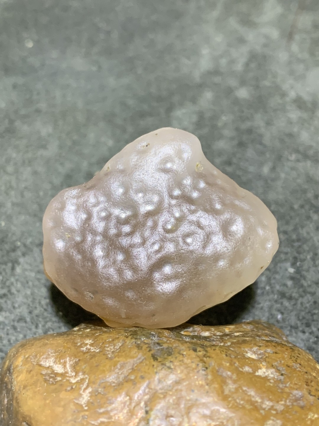 放福利！精美天然戈壁酒红色糖心玛瑙原石吊坠一颗，